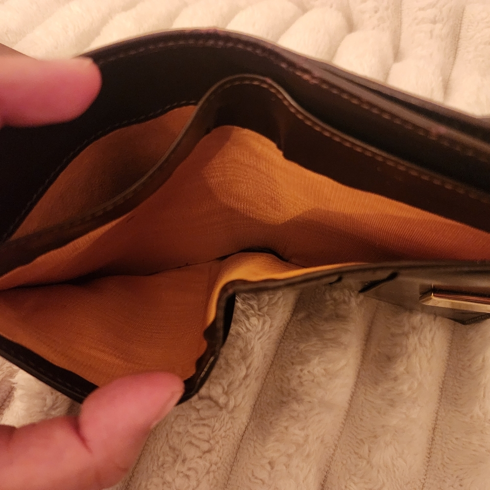Vintage Gucci Bifold Wallet - Picture 7 of 14
